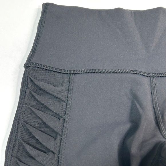 Lululemon Sunshine Salutation‎ Legging Capri 2 - Picture 3 of 5